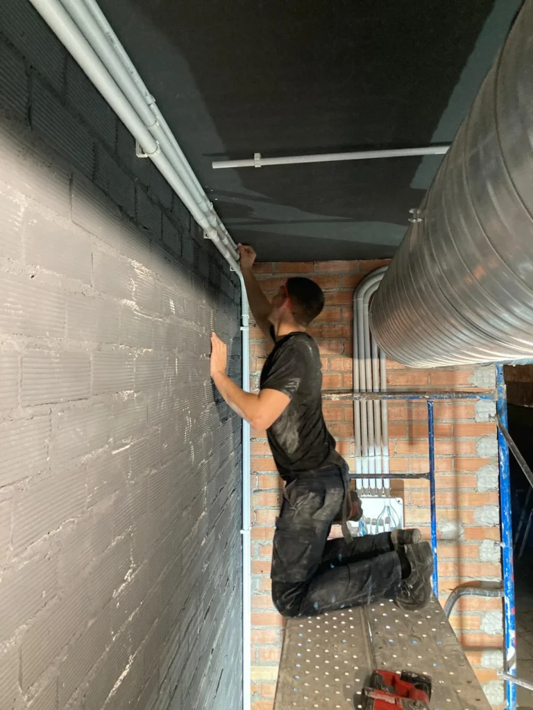 Servicios de instalaciones eléctricas, aire acondicionado y placas solares en Málaga – Luzol Instalaciones